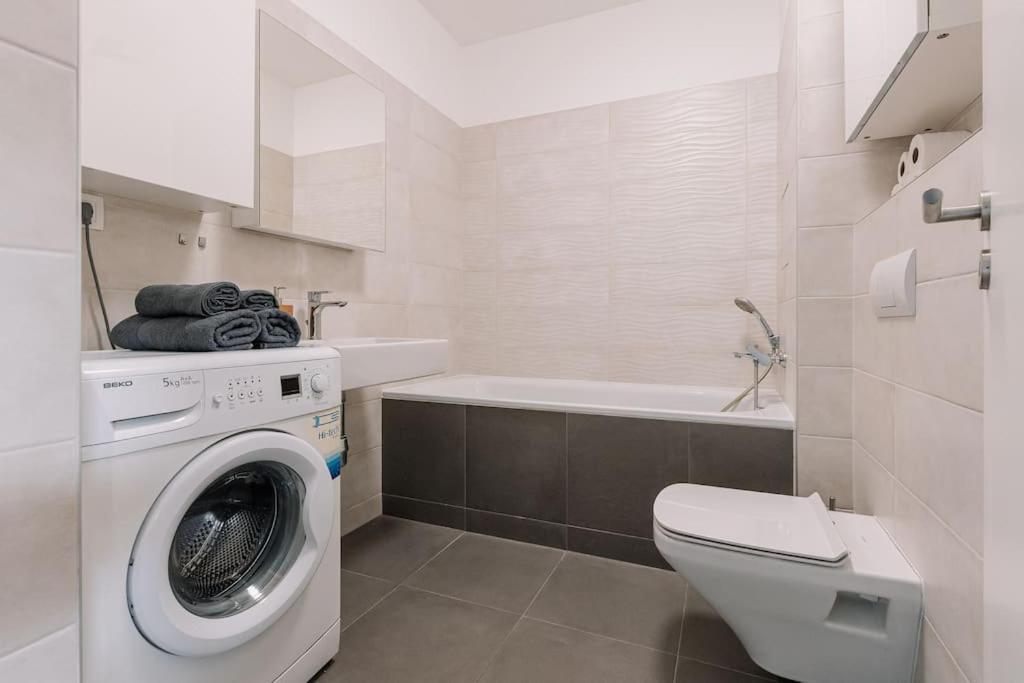 Stylish Apartment Retreat Bratislava Eksteriør bilde
